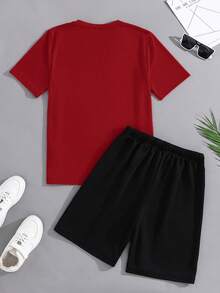 SHEIN 2件/套 青少年男童休閒可愛卡通熊印花短袖T恤與黑色短褲套裝，舒適百搭，適合日常穿著、上學、外出、戶外運動、音樂節、假期、海邊度假、夏季 - 紅色 - 查看 6