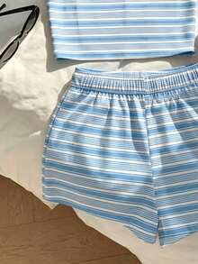 Comfortcana Bộ trang phục thường ngày gồm áo quây in họa tiết kẻ sọc và quần short cạp chun. - Màu xanh nhạt - Xem 3