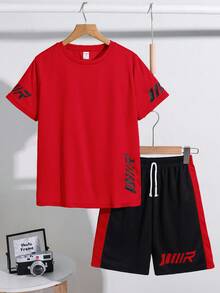 SHEIN 2件/套 青少年男童休閒短袖上衣與短褲套裝，運動服，街頭風，龐克搖滾，校園風，適合春夏季，日常穿著，派對，音樂節 - 紅色 - 查看 6