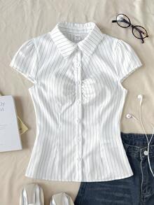 SHEIN 青少年女孩休閒甜美學院風條紋百褶胸前領短袖修身襯衫，Y2K年輕時尚，適合夏季度假、返校、日常穿著，白色修身短袖上衣，白色女裝襯衫 - 白色 - 查看 4