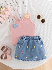 SHEIN Vintaside Kids 女宝宝（女）时尚甜美可爱街头风粉色吊带上衣，饰有3D立体花朵，搭配蓝色水洗牛仔迷你裙，花卉刺绣套装，夏季 - 彩色 - 查看 7