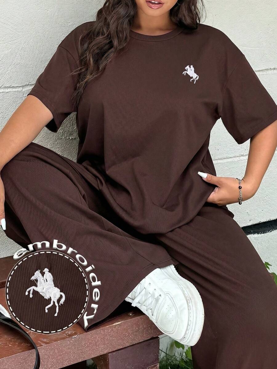 Solflare 大尺碼女款騎士刺繡短袖T恤與長褲休閒套裝,柔軟修身商務休閒優雅兩件套,白色巧克力棕 - 巧克力棕 - 查看 1