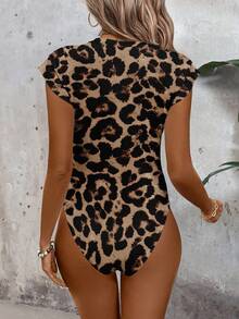 SHEIN PETITE CURVE 大码女式休闲简约豹纹连体衣，适合春夏海滩穿着及休闲外出 - 彩色 - 查看 2