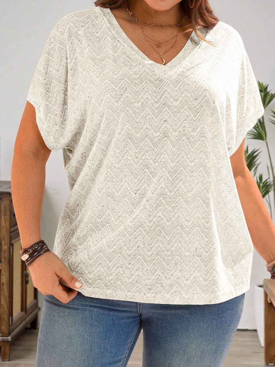 Plus Size Women's White V-Neck Short Sleeve Top T-Shirt, Smart Casual Summer Everyday Vacation Boho Country Style, Solid Color Brunch Formal