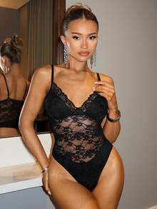 SHEIN PETITE CURVE 加大码女士黑色低胸蕾丝性感吊带连体衣，情人节，情人节服装 - 黑色 - 查看 4