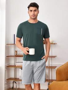 SHEIN Provexi Conjunto de pijama de camiseta de manga corta de cuello redondo y pantalones cortos de color contrastante para hombre - Verde Oliva - Ver 5
