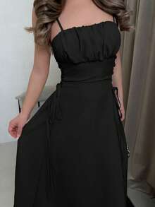 Women's Dress With X-Shaped Straps In A Single Color - Hitam - View 3
