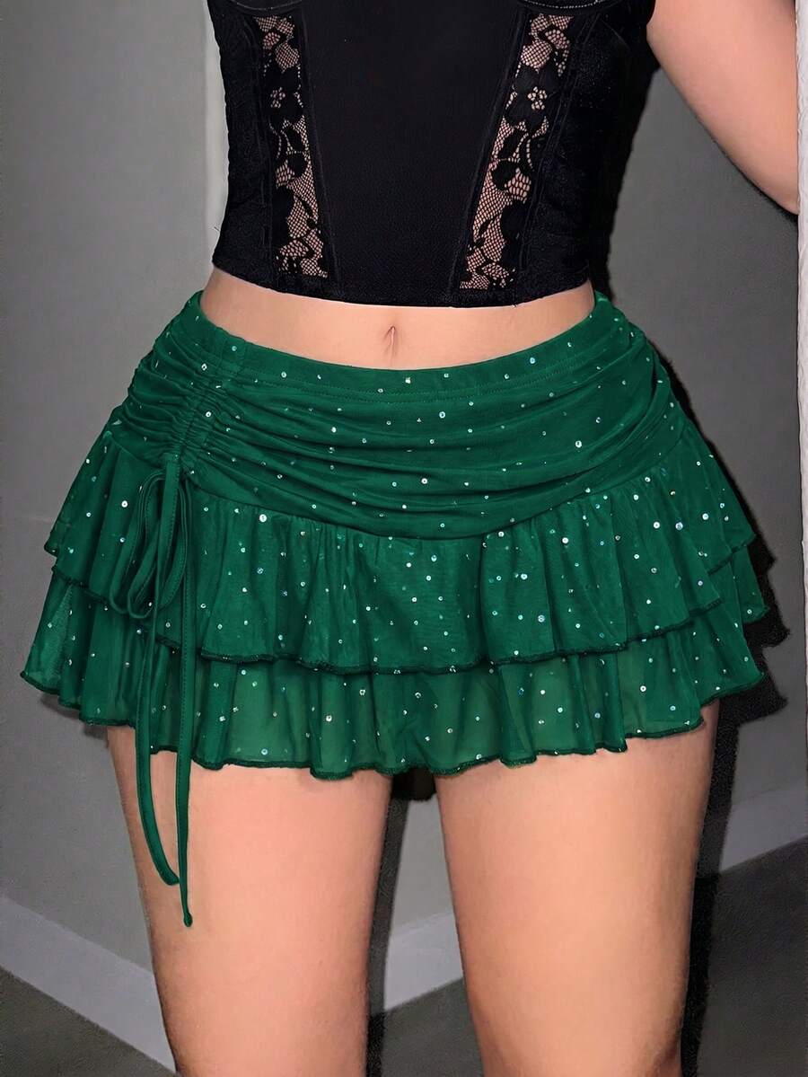 Sweetina Minifalda con volantes, cintura ultra baja, con capas y detalles de malla con diamante de imitación - Verde Oscuro - Ver 1