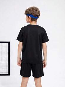 SHEIN 2件套男童休闲足球图案圆领短袖T恤和短裤运动套装 - 彩色 - 查看 4