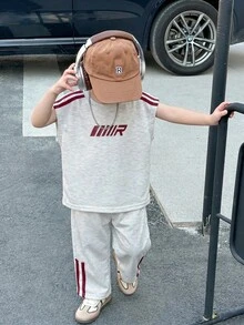 SHEIN Little Byeori 2 pièces Ensemble décontracté pour enfants garçon, t-shirt col rond à manches courtes imprimé lettres confortable et pantalon, ensemble noir, ensemble t-shirt, Top basique, bas basique, ensemble Y2K, convient pour le printemps/été, sorties, la Saint-Valentin, les rendez-vous, les voyages, les vacances, les rassemblements familiaux, la rentrée scolaire, les mariages, les galas, les sports, les anniversaires, les baptêmes, le Nouvel An - Gris pâle - Voir 4