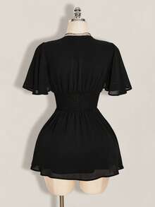 SHEIN ICON 女款夏季黑色極簡純色V領荷葉袖收腰迷你洋裝 - 黑色 - 查看 2