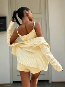 Muchica Conjunto de top y shorts de punto a rayas mostaza para mujer - amarillo ganso - Ver 2