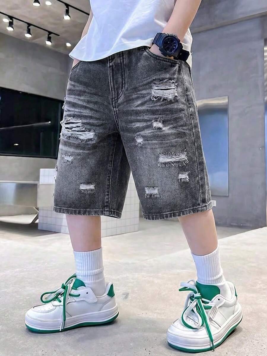 SHEIN 男童破洞牛仔短褲,夏季新款休閒復古中黑色與深灰色破洞毛邊設計,時尚百搭,街頭酷感,適合度假、上學、休閒、派對等場合,青少年男童夏季寬版牛仔短褲 - 黑色 - 查看 1