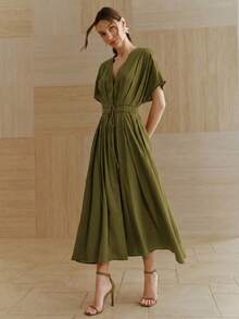 Anewsta Essential 女款亞麻橄欖綠夏季休閒優雅早午餐洋裝，法式優雅深V領蝙蝠袖收腰百褶喇叭裙，派對度假風 - 軍綠色 - 查看 5