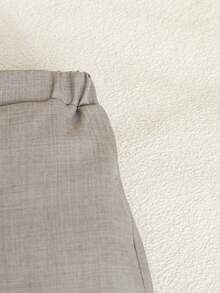 SHEIN Bộ vest nam 2 món bao gồm áo vest dệt và quần dài, không có áo sơ mi và phụ kiện, thích hợp cho tiệc sinh nhật, đám cưới, biểu diễn sân khấu, quần áo cho bé trai. Trang phục Ngày của Mẹ đầu tiên của bé//Trang phục gia đình đồng bộ/Trang phục mẹ và bé - Xám - Xem 6
