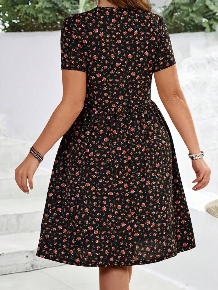 Plus Size Women's Summer Casual Vacation Country Ditsy Floral Print Round Neck Short Sleeve Black Dress With Pockets,Suitable For Summer Vacation,Casual Holiday Style,Summer Outfits For Women ,Vacation Outfits Women ,Holiday Outfits For Women,Going Out Outfits, New Clothes,Simple And Fashionable For Everyday Wear,Suitable For Summer, Vacation, Daily Wear, Festival Outfits For Women,Country Concert Outfit,Beach Outfits For Women,Western Style,Flowy Dress,Gifts For Mother,Boho Dress, Dress For Women Casual, Vintage Dress For Women, New Arrival Dress For Women Casual
