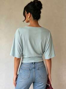 Modelyn Top de manga corta con cuello drapeado y brillo, camiseta elegante de corte corto con cintura plisada de lujo para mujer - Verde - Ver 3