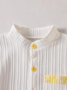 SHEIN Casuvi Kids 男童夏季椰子树字母印花翻领衬衫（带口袋）搭配纯色休闲短裤套装（2件套），适合外出、度假及各种场合。 - 黃色 - 查看 3