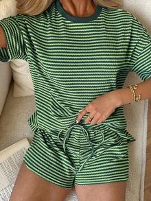 SHEIN EZwear 女款綠色條紋印花圓領短袖T恤與短褲休閒兩件套 - 綠色 - 查看 4