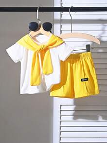 SHEIN Playful Pals 男嬰白色夏季休閒城市度假套裝 披肩設計短袖上衣 & 黃色短褲套組 圓領運動日常服飾 - 黃色 - 查看 3