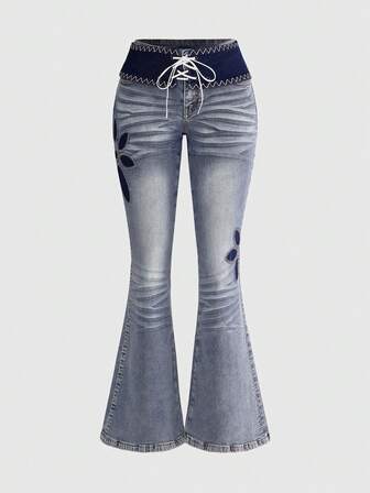Jeans a vita super bassa a zampa di donna con lavaggio vintage, ricamo floreale Y2K