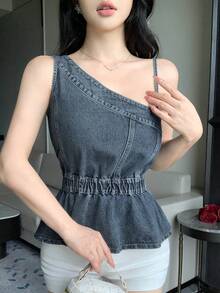 Joudiya 女款夏季不對稱領口無袖收腰荷葉邊下擺水洗做舊牛仔上衣 - 藍色 - 查看 5
