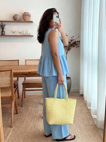 Enliva Bộ hai món áo camisole viền bèo cho nữ size lớn, áo cardigan cổ chữ V phối quần cạp chun, trang phục hai món mùa hè cho nữ, đồ mặc thường ngày đi du lịch cho nữ, phù hợp cho vóc dáng size lớn, dáng người quả táo và tròn - Màu xanh lam - Xem 2