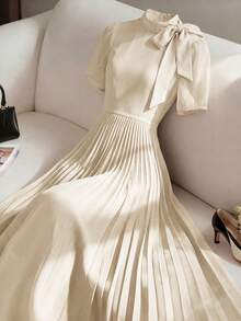 GlowEve CURVE Gaun Maxi Hitam Wanita Ukuran Plus dengan Leher Bulat, Hiasan Ruffle, Pita, dan Lengan Mengembang, Patchwork Jala, dan Detail Kerut. - Aprikot - View 1