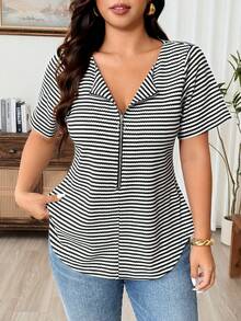 Weeklong Camiseta ajustada de manga corta con cuello en V con cremallera y unicolor para mujer de talla grande, blusas para salir en verano - Blanco y Negro - Ver 3