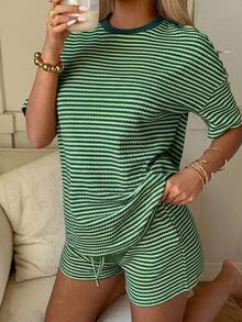 SHEIN EZwear 女款綠色條紋印花圓領短袖T恤與短褲休閒兩件套 - 綠色 - 查看 5