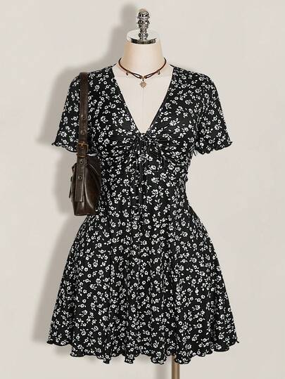 SHEIN ICON Đầm nữ size lớn cổ chữ V tay ngắn họa tiết hoa nhí thắt nơ trước