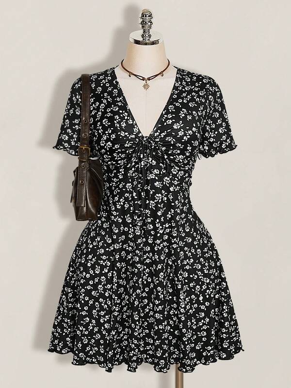 SHEIN ICON Plus Size Women's V-Neck Short Sleeve Ditsy Floral Tie Front Dress