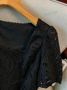 GlowEve CURVE 时尚优雅方领短袖白色镂空蕾丝衬衫，春夏加大码 - 黑色 - 查看 5