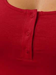 MUSERA ESSENTIALS 圆领修身纽扣细节棉质吊带背心，仅上衣，适合冬季舒适居家休闲，可爱日常居家必备，春夏度假休闲两相宜。 - 紅色 - 查看 6
