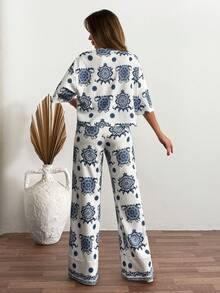 Cloudara Bộ đồ hai mảnh in họa tiết Boho màu xanh dương dành cho nữ – Áo tay ngắn và quần ống rộng cạp cao, bộ đồ mùa hè thanh lịch, trang phục đi biển thoải mái, bộ đồ mặc nhà in họa tiết nhẹ nhàng, bộ đồ đồng bộ cho kỳ nghỉ. - Xanh và trắng - Xem 9