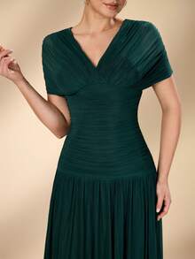 Serin Elegantes, luxuriöses, romantisches elastisches Strickkleid mit gerafften Ärmeln, V-Ausschnitt und Fischschwanzsaum in A-Linie, geeignet für Hochzeiten, Singles-Partys, Urlaub, Brautmütter, Abendkleider - Grün - Übersicht 1