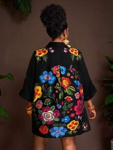 Veslaya 2025 Neue Frühling/Sommer Damen Große Größen Vintage Western/Tropical/Musik Festival/Club/Road Trip//Boho/Stadt/Straßen-/Eleganter Urlaubs 2-teiliges Set - Locker sitzende weiße Bluse mit Blume Muster und Kragen, Schulterausschnitt & Shorts mit elastischem Bund und weitem Bein - Schwarz - Übersicht 3