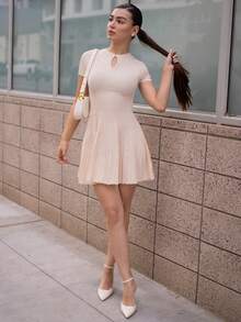 Andrea Bello 女士优雅通勤简约米色针织A字连衣裙 - 米色 - 查看 5