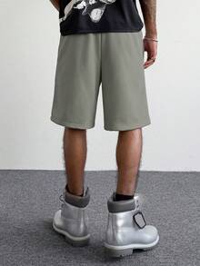 Manfinity Roghcode 男士街頭風白色圖案 2 合 1 腰帶運動短褲，高街嘻哈搖滾學院風復古短褲，適合夏季城市度假、派對 - 灰色 - 查看 4