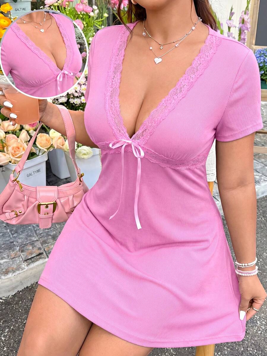 GalTyme 大码女式粉色蕾丝拼接深V领连衣裙 - 粉色 - 查看 1
