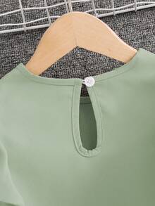 SHEIN Elladie kids Young Girl Minimalist Ruffle Collar Short Sleeve T-Shirt And Long Pants Set - Green - View 6