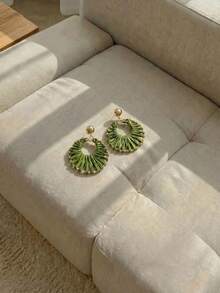 Resyla 1 Cặp Hoa tai vòng tròn dệt Raffia phong cách bãi biển giản dị dành cho nữ, vòng kim loại gợn sóng lớn, thích hợp cho kỳ nghỉ và đeo hàng ngày - Hoa tai raffia lớn - Xem 11