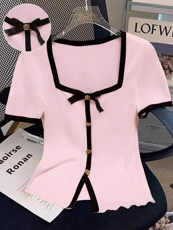 SHEIN Clasi بلوزة تي شيرت أنثوية بأكمام قصيرة مطابقة، مزينة بأزرار معدنية وفرنسية الثنيات، ياقة طاقم ملائمة للصيف والعطلات