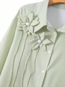 GlowEve CURVE 大码女式休闲宽松条纹翻领3D立体花卉装饰纽扣长袖衬衫，通勤百搭 - 綠色 - 查看 6