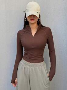 DAZY Áo thun Raglan tay dài họa tiết chữ vá dành cho nữ, Quần áo mùa thu cổ lọ dành cho nữ - Cà phê nâu - Xem 2
