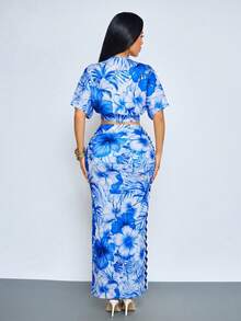 SOLERSUN Women's Hawaiian Tropical White And Blue Floral Summer Casual Holiday Vacation Holiday Crop Top With Ring Detail & High-Slit Maxi Skirt 2 Pieces Set - Navy Blue - View 2