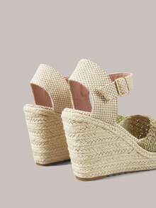 Styleloop Giày cao gót đế xuồng dệt từ dây gai dầu và rơm, quai ngang mắt cá chân màu vàng, giày sandal đế xuồng kiểu Boho phù hợp cho đi chơi, nghỉ mát, hẹn hò hàng ngày, đi biển, du lịch, phong cách thường ngày với giày nữ. - Vàng - Xem 7