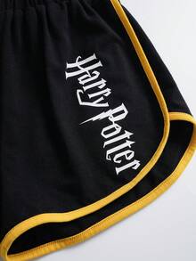 HARRY POTTER X SHEIN طقم تي شيرت بياقة مستديرة وأكمام قصيرة مع طباعة الحرف والخطوط وشورت بتريم متباين للفتيات المراهقات - عنابي اللون - مشاهدة 7