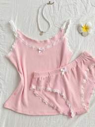 Elamini Conjunto de camiseta de tirantes con cuello cuadrado de encaje y shorts triangulares sexy, de estilo universitario, cómodo y favorecedora, adecuado para vacaciones y playa, con detalles de lazo y encaje amarillo