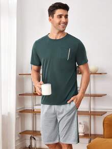 SHEIN Provexi Conjunto de pijama de camiseta de manga corta de cuello redondo y pantalones cortos de color contrastante para hombre - Verde Oliva - Ver 6